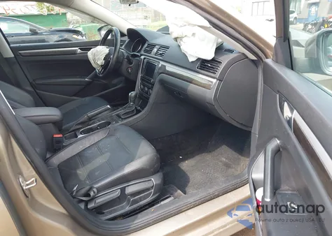 2016 Volkswagen Passat 1.8T Se z USA, uszkodzony, nr VIN 1VWBT7A30GC012432